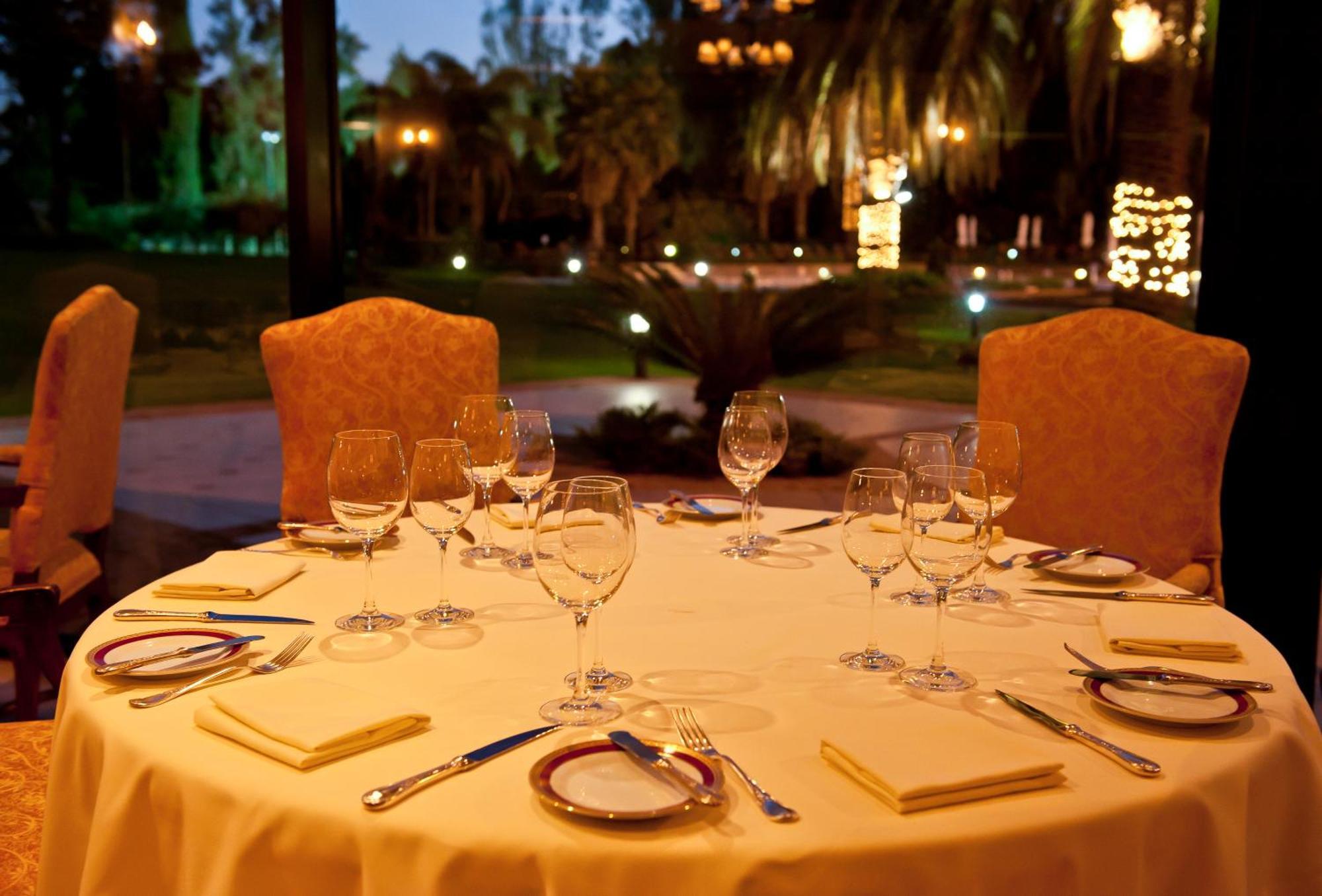 Sheraton Pilar Hotel & Convention Center Exterior photo